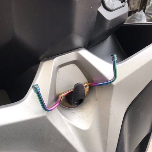 Móc treo đồ Vario 2018-2020 mẩu 2 sừng tiện ích - dochoixemay