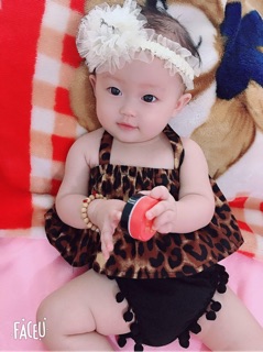 Dép và bộ da beo