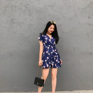 Váy vạt chéo
