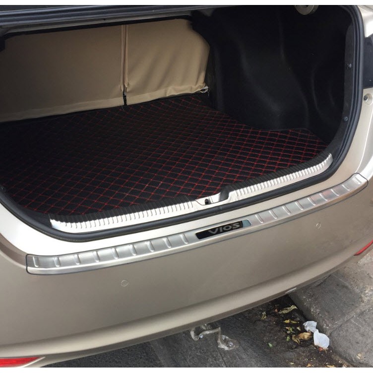 Ốp chống trầy xước cốp xe TOYOTA VIOS 2019-2021 - LUXCAR chất liệu INOX-TITAN cao cấp