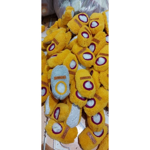 GIẦY LÔNG CỪU CHO BÉ ĐI TRONG NHÀ.RẤT ẤM ÊM CHỐNG TRƠN.ĐỦ SIZE TỪ 5-16kg