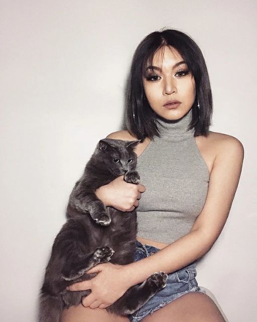 (Sẵn ib) Áo yếm croptop cổ cài khuy sau sành điệu | BigBuy360 - bigbuy360.vn