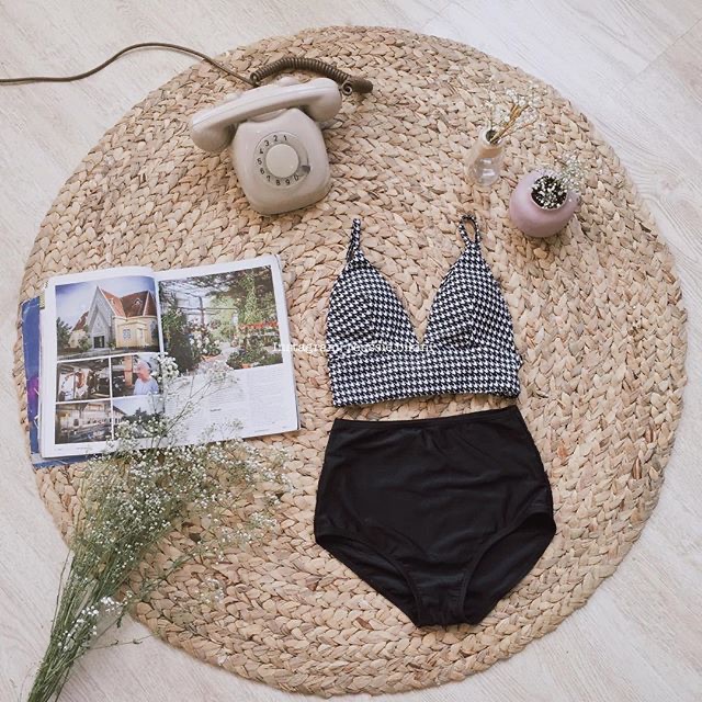 𝑹𝑬𝑼𝑺𝑺𝑰𝑬 𝑩𝑰𝑲𝑰𝑵𝑰 Đồ bơi hai mảnh cạp cao áo khoét ngực caro đen trắng phong cách Hàn Quốc #rsbkn023 | BigBuy360 - bigbuy360.vn