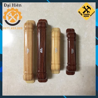 Tay nắm tủ nhựa giả gỗ kèm ốc