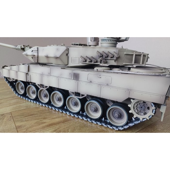 Mô hình lắp ráp xe tăng quân sự 1/35 SCALE LEOPARD 2 A6 MAIN BATTLE TANK Tamiya 35271 - GDC