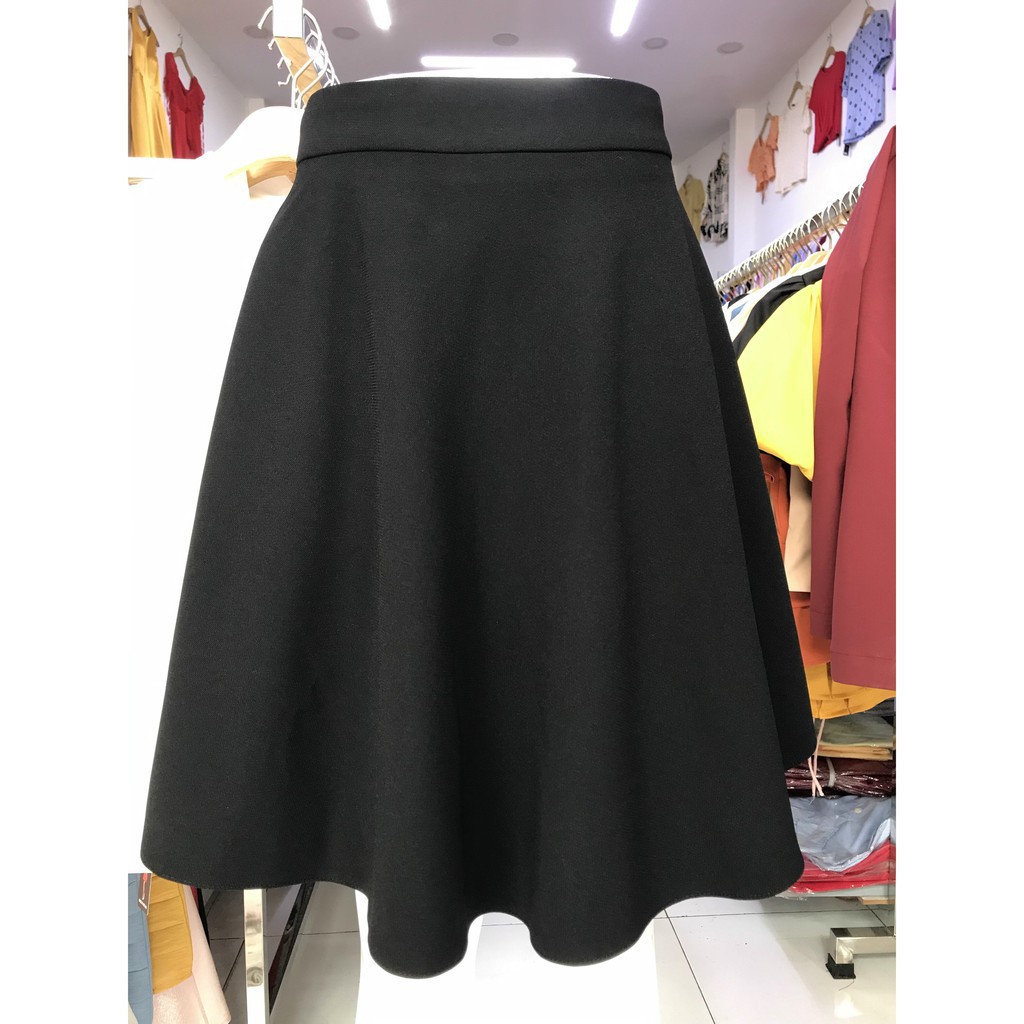 Chân váy XÒE ĐẦU GỐI  trẻ trung, có 2 túi tiện dụng