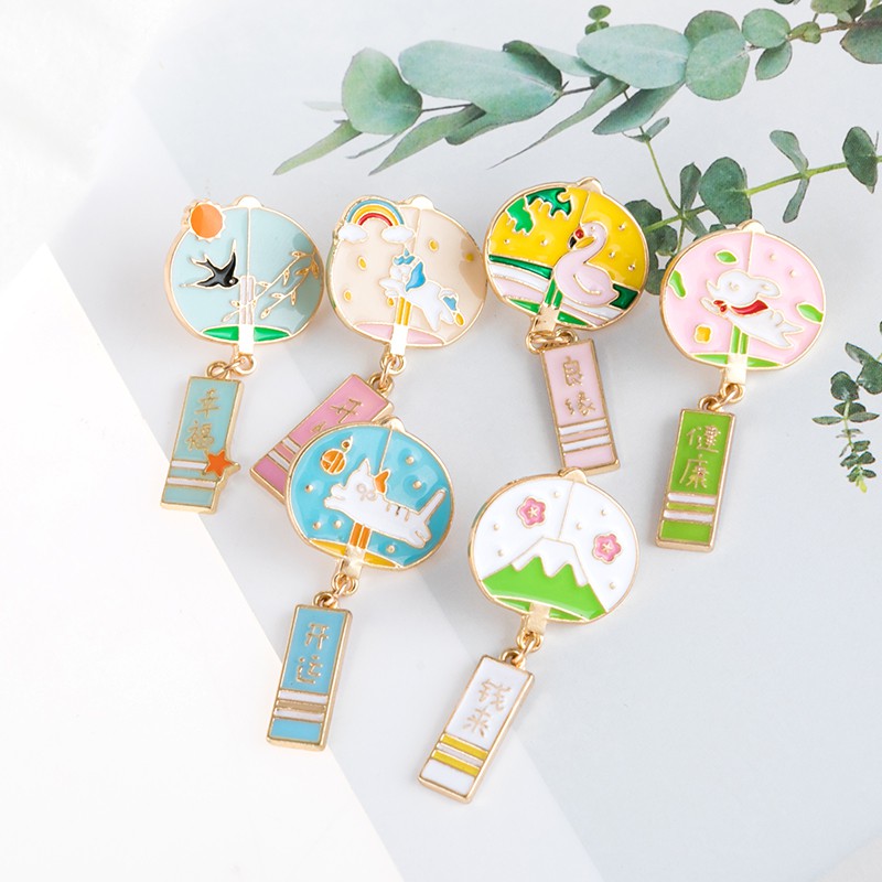 PIN CÀI / GHIM CÀI HÌNH CHUÔNG GIÓ MAY MẮN Ý NGHĨA