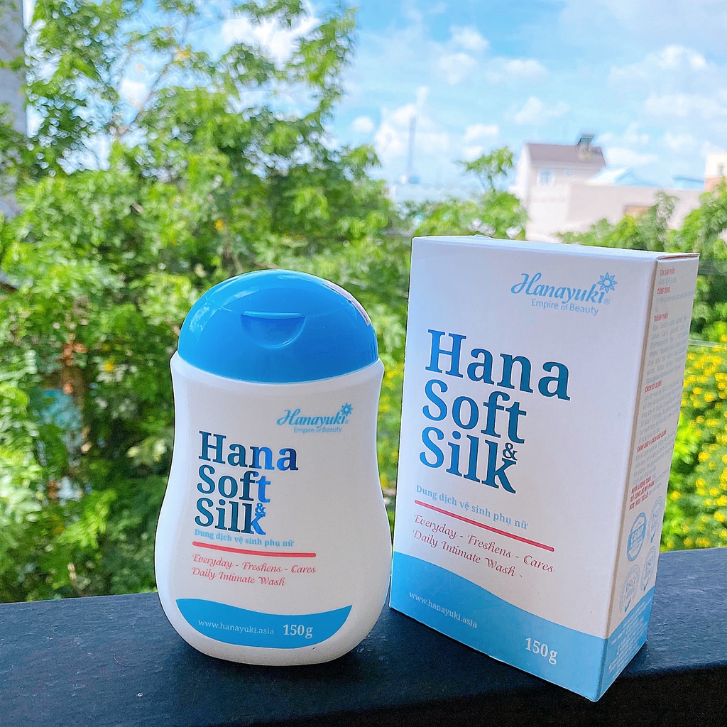 Dung Dịch Vệ Sinh Phụ Nữ Hana Soft Silk Hanayuki (150ml) màu hồng và xanh