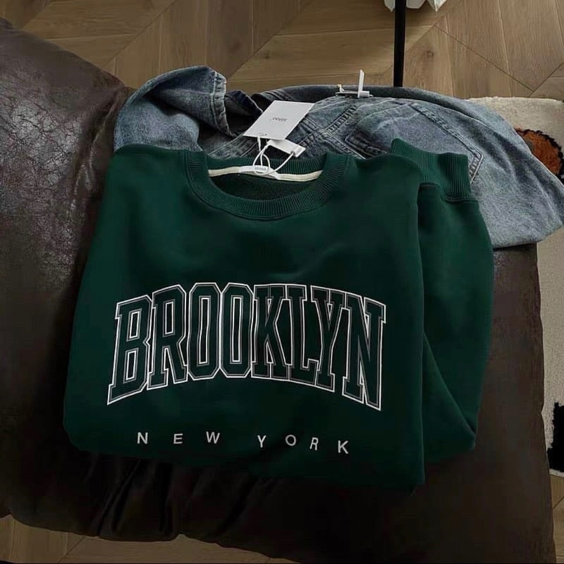Áo sweater màu xanh lá đậm in chữ Brooklyn (video/sẵn)