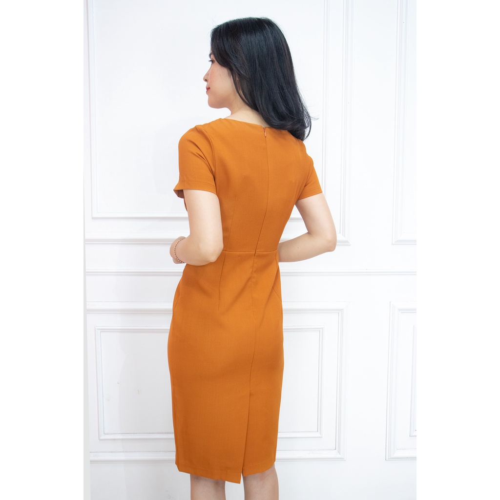 Váy body ôm công sở nơ ngực xẻ tà AMYRA - Đầm dự tiệc thiết kế xếp ly cổ ngọc cao cấp DA131 | BigBuy360 - bigbuy360.vn