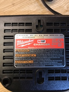 Xạc pin milwuakee m12