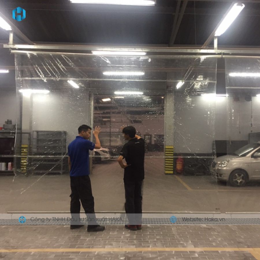 Rèm cuốn nhựa PVC trong suốt ngăn lạnh, chắn gió mưa, Độ dày 0.5mm | Sản xuất lắp đặt tại công ty HAKA