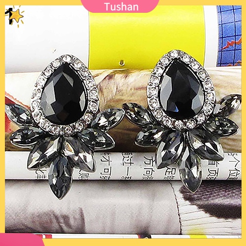 Đôi bông tai hình hoa đính đá thời trang