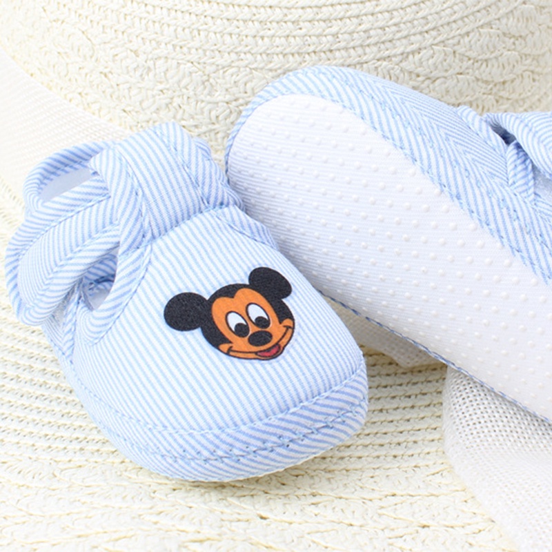 Giày thể thao đế phẳng họa tiết hoạt hình dễ thương dành cho bé gái