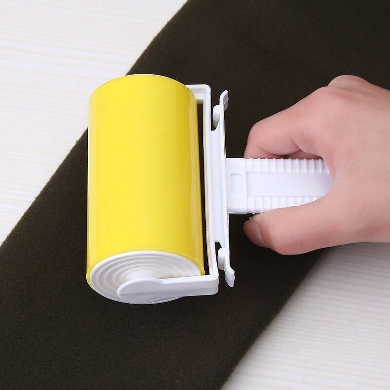 Con lăn lau bụi quần áo chăn màn cầm tay nhỏ gon tiện lợi có thể tái sử dụng.