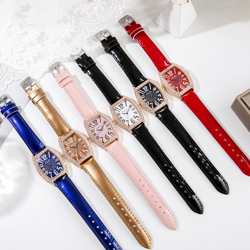 Đồng hồ quartz đính đá với dây đeo da
 | BigBuy360 - bigbuy360.vn