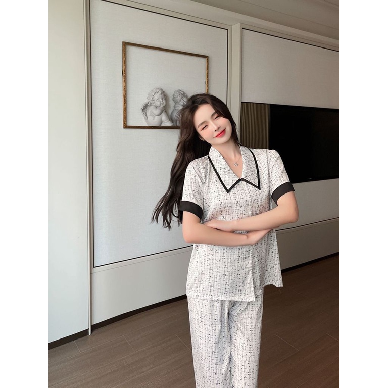 Bộ Đồ Ngủ Ngắn Tay Bằng Lụa Họa Tiết Kẻ Sọc Ngọt Ngào Cho Nữ