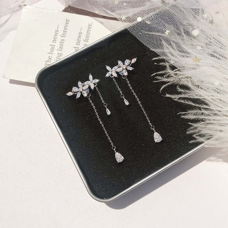 Đôi Khuyên Tai Dài Họa Tiết Hoa Thời Trang Hàn Quốc Đơn Giản Cho Nữ