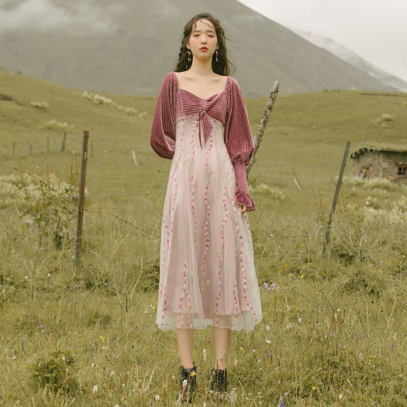 BUTTERFLY Đầm Nhung Tím Thêu Họa Tiết Bướm Thời Trang Nữ Tính | BigBuy360 - bigbuy360.vn