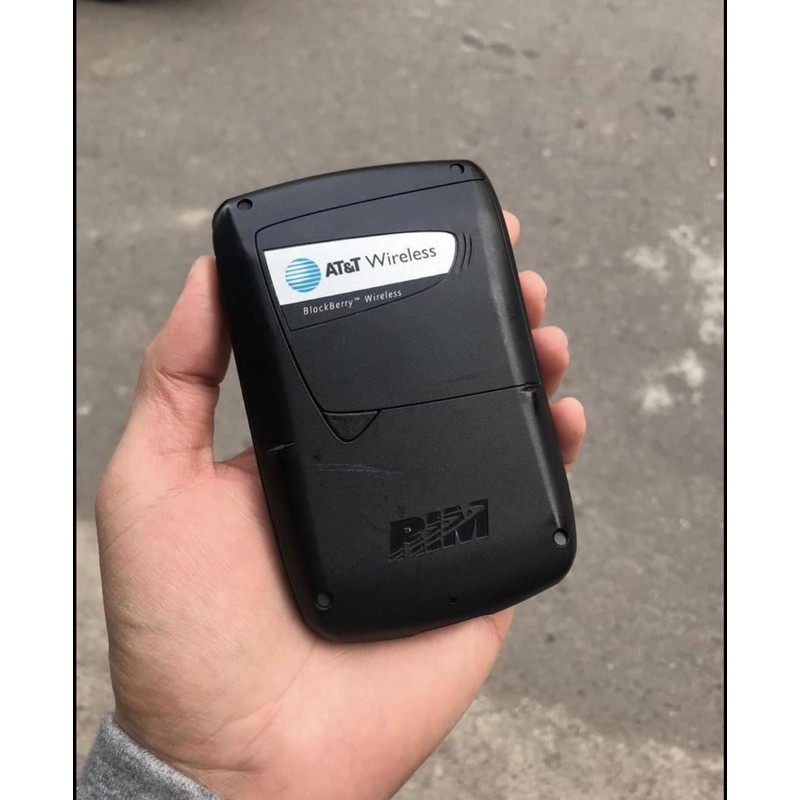 Blackberry 6720 một chiếc điện thoại có khả năng giữ nhà