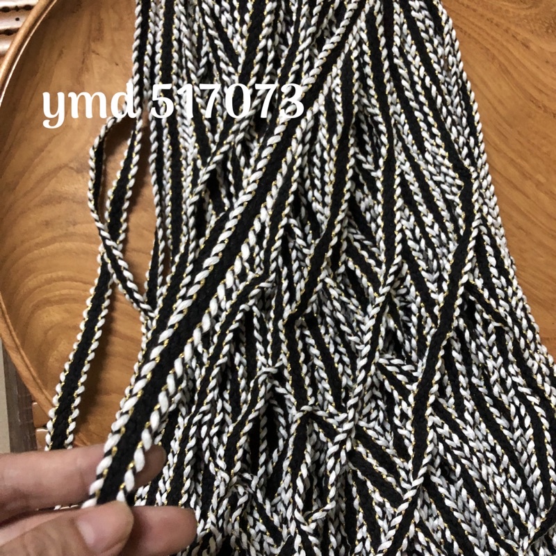 Dây trang trí áo dạ + đá nhân tạo + dây tết+ đen trắng