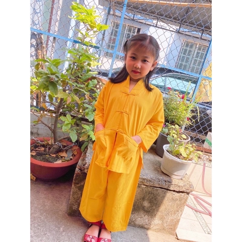 Mẩu đi chùa LA HÁN Em BÉ