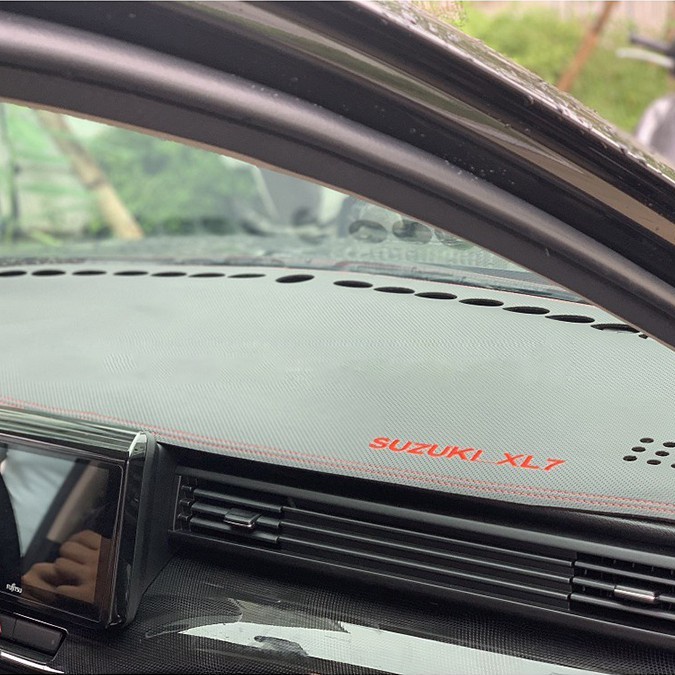 Thảm Taplo Suzuki XL7 Da Vân Carbon Cao Cấp, Chống Nóng Taplo Xe,Vân Carbon, Tinh Tế Bền Đẹp!!