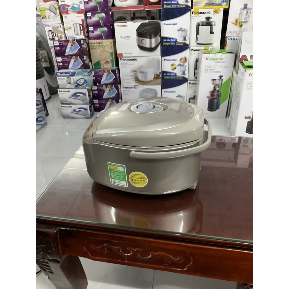 Nồi cơm điện cao tần Toshiba 1.8 lít RC-18RHVN - Hàng trưng bày