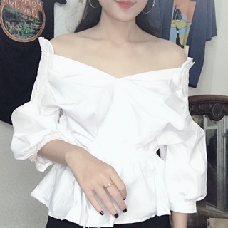 Áo sơ mi trễ vai màu trắng