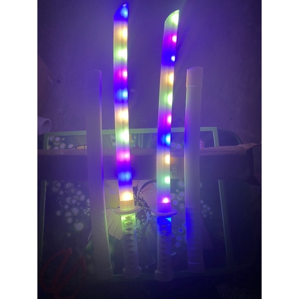 Kiếm katana màu trắng phát sáng kèm âm thanh full màu  trắng 9 bóng chưa kèm pin
