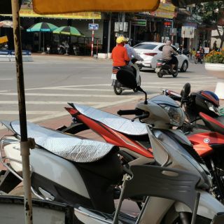 Tấm che yên xe máy/xe điện