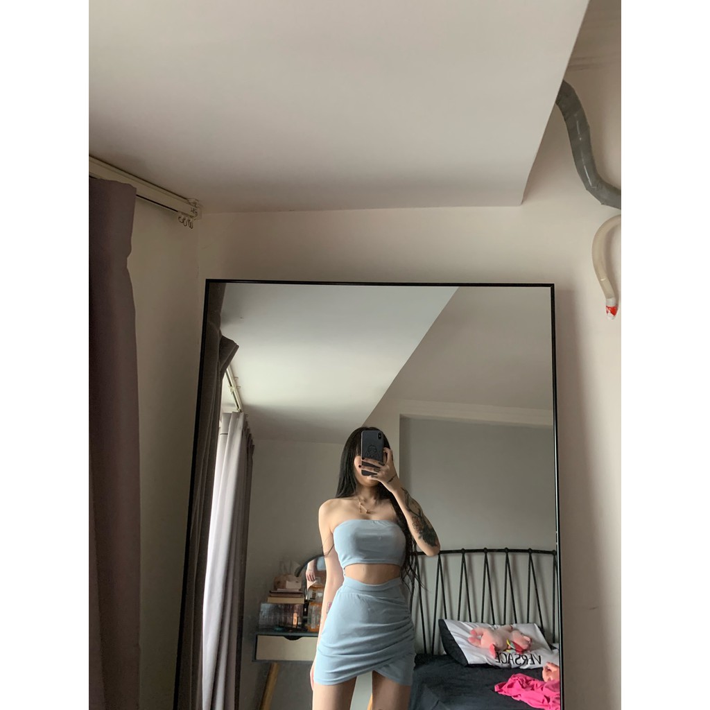 Set croptop và váy body cúp ngực hở bụng
