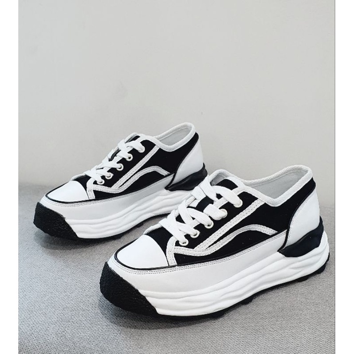 Giày thể thao nâng đế