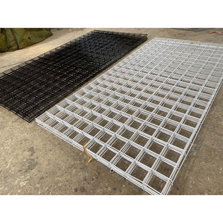 Tấm Lưới sắt 1m x 1m màu trắng, đen sơn tĩnh điện treo phụ kiện, treo đồ