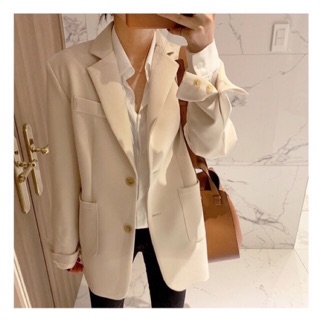 siêu phẩm Blazer trắng kem túi ngoài chất đẹp
