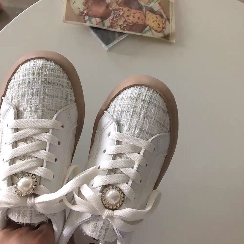 Giày thể thao đế bánh mì nâu vải dạ trắng phối kèm ảnh thật