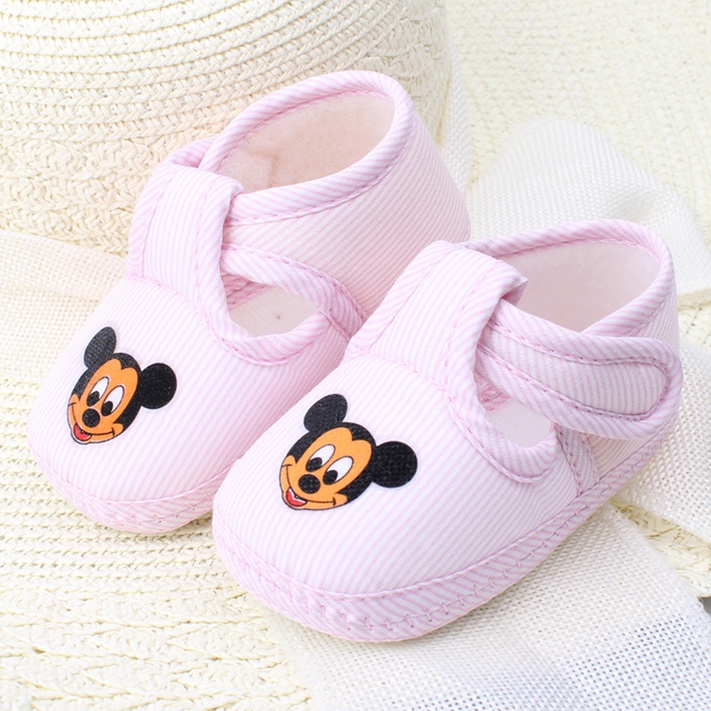 Giày thể thao đế phẳng họa tiết hoạt hình dễ thương dành cho bé gái