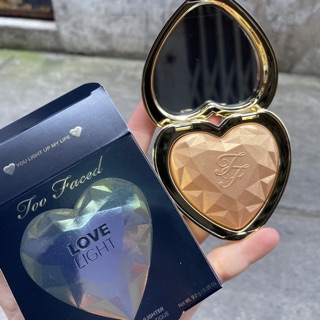 PHẤN BẮT SÁNG TOOFACED LOVE LIGHT HIGHLIGHTER.