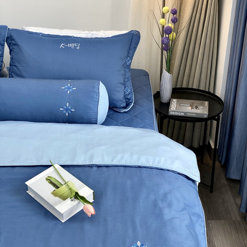 Chăn bốn mùa K-Bedding By Everon Xanh Đậm KMTS105 MicroTencel Thêu Họa Tiết