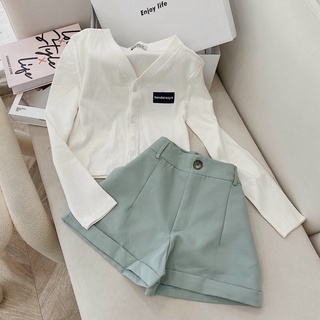 sẵn  Set áo trắng tay dài với quần short quần ngắn xanh