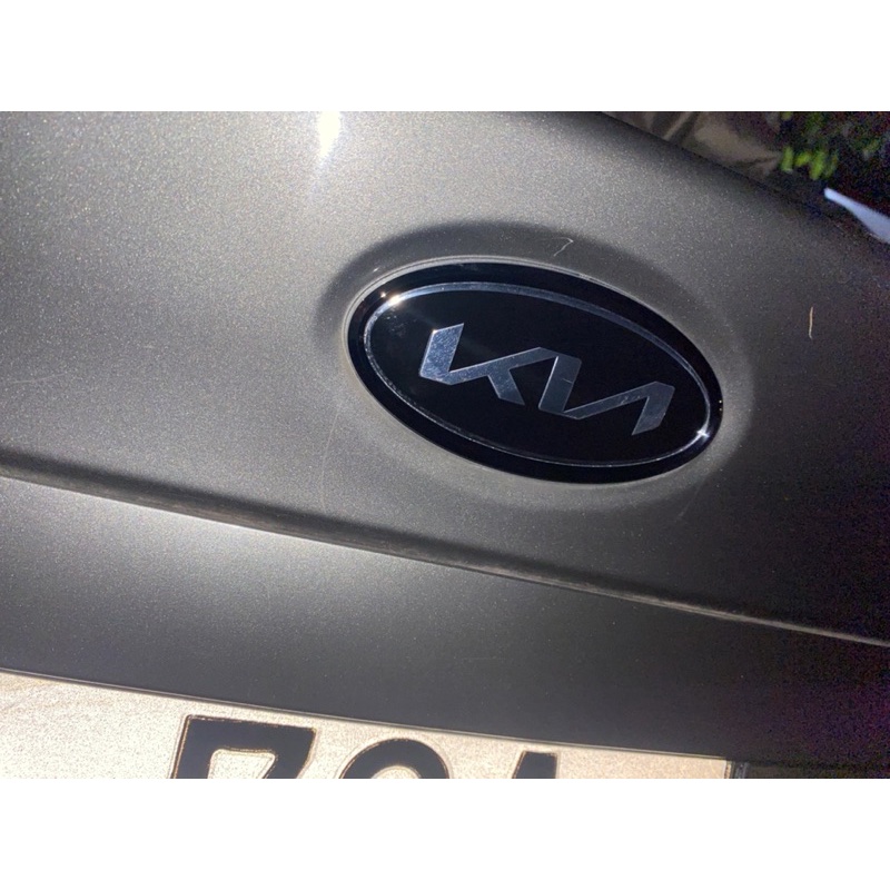 Tem logo KIA mẫu mới trang trí xe oto