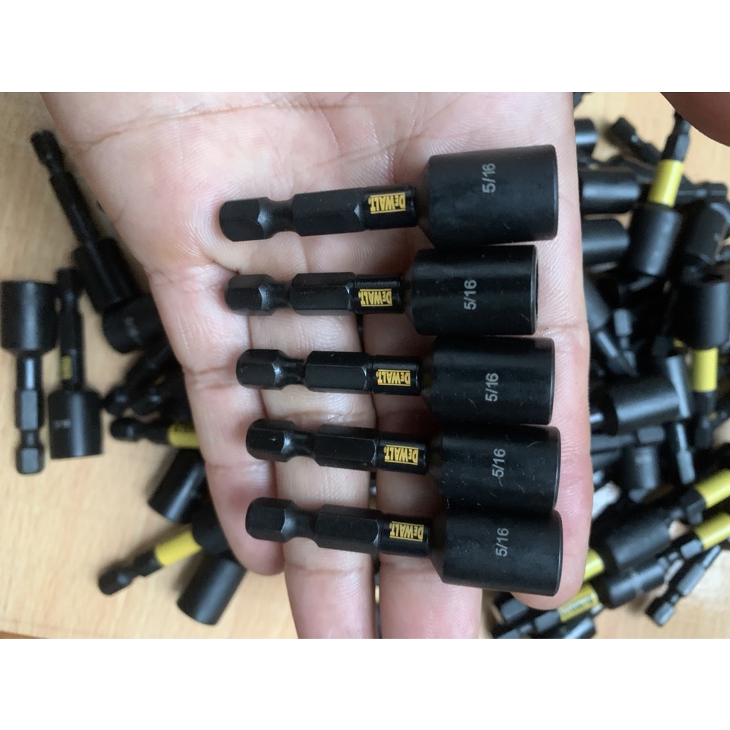Đầu bắn tôn Dewalt đen tem đen 5/16  dài 50mm hàng bãi nhật có nam châm