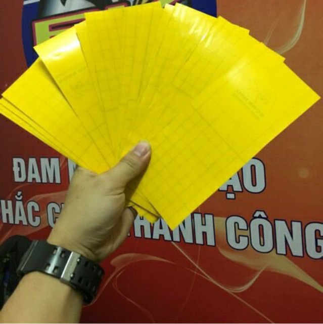 1 miếng decal vàng dán nữa bảng số xe honda