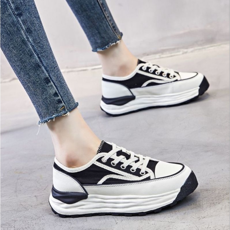 Giày thể thao nâng đế