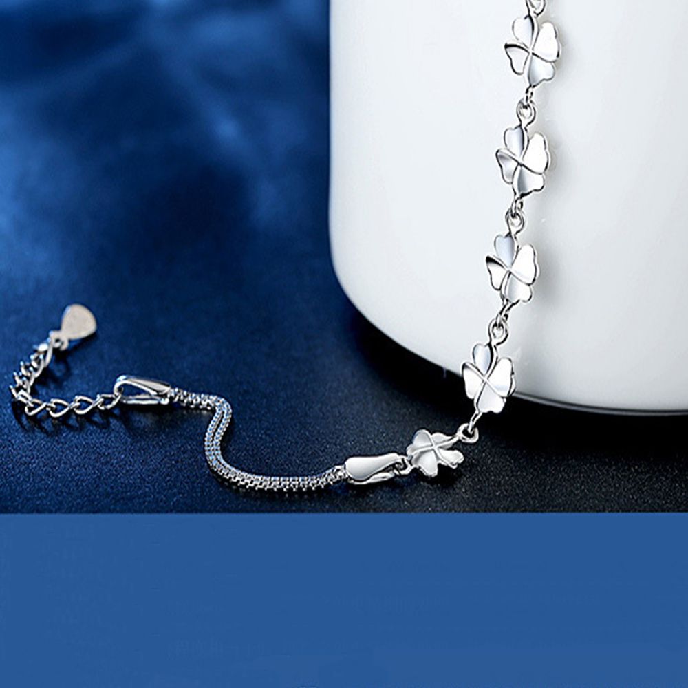 Vòng Tay Mạ Bạc Hình Cỏ Bốn Lá Dễ Thương Cho Nữ