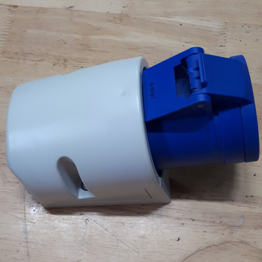 Ổ cắm gắn nổi 3 chấu 32A F123 - 6 loại không kín nước  - PCE