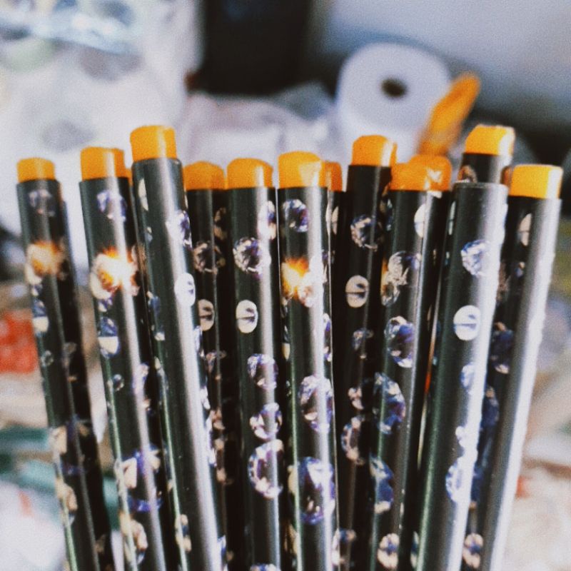 Bút sáp chấm đá