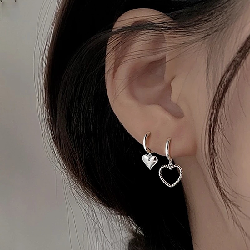 1 Cặp Bông Tai Hợp Kim Hình Trái Tim Rỗng Màu Sắc Sáng Tạo Cho Nữ