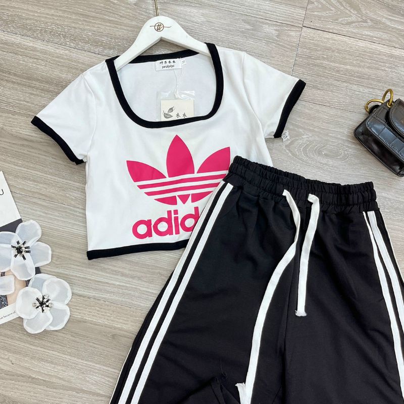 Bộ thể thao Adidas.