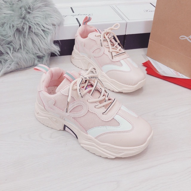 Giày thể thao hồng